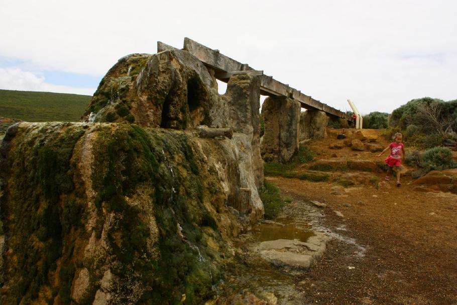 Viel spannender ist da das alte Wasserrad in der Nähe