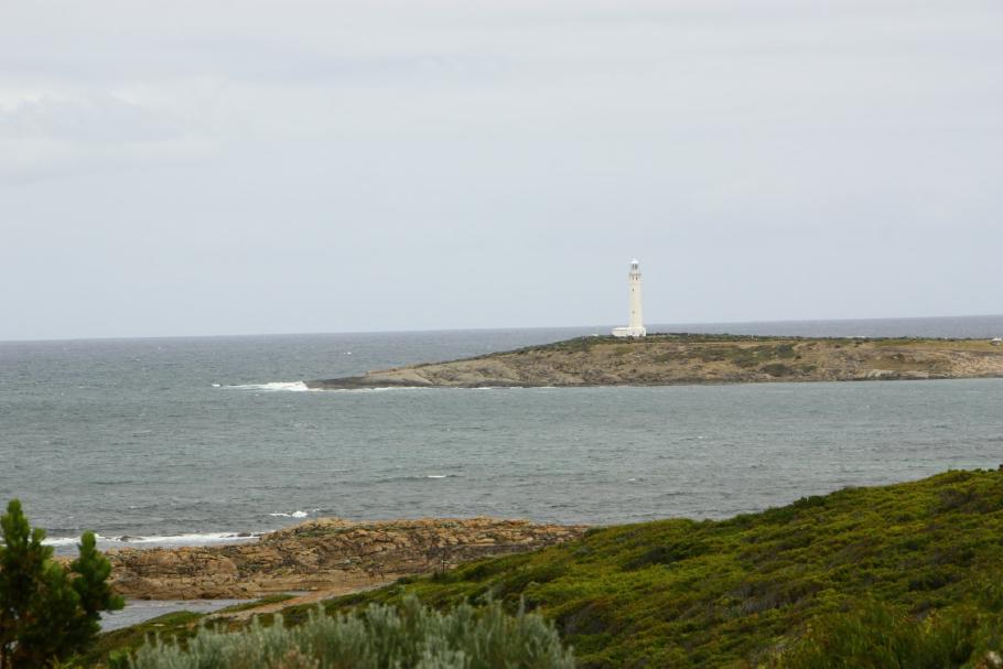 Dem grauen Leuchtturm vor grauen Wolken am Cape Leeuwin können wir nicht viel abgewinnen