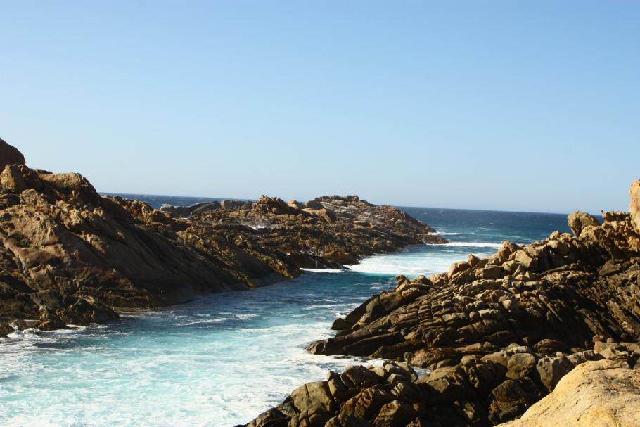 &hellip; um dann in breiten Kanälen zur anderen Seite hin abzufließen