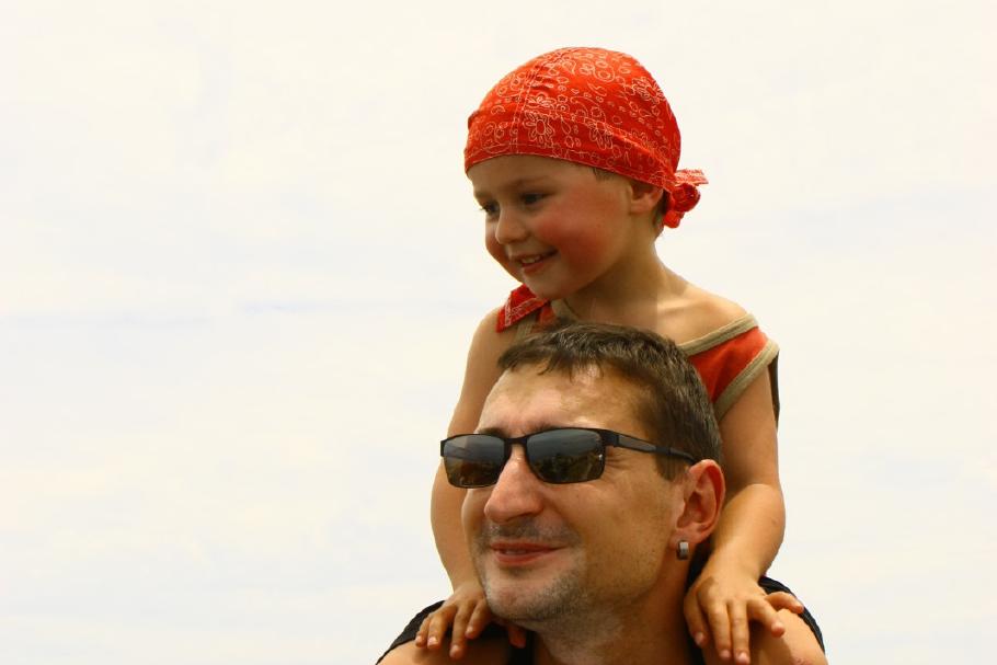 &hellip; während Pirat Felix auf seinem Reittier die Insel erkundet.