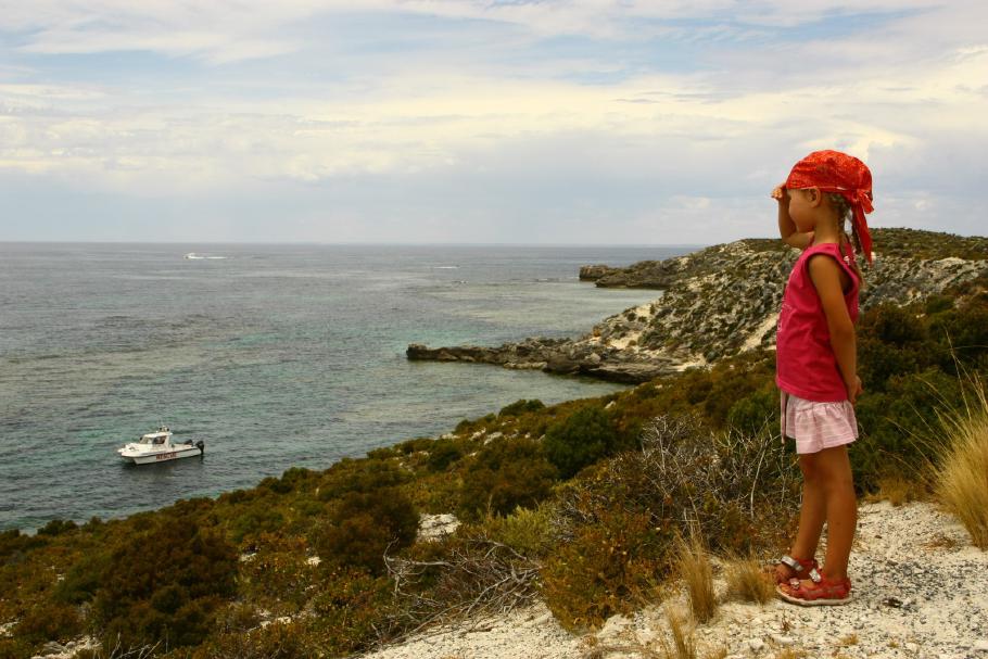 Seeräuberin Annabell hält nach Schiffen ausschau &hellip;.