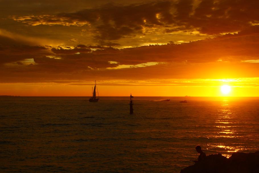 &hellip; und schauen dem Sonnenuntergang zu.