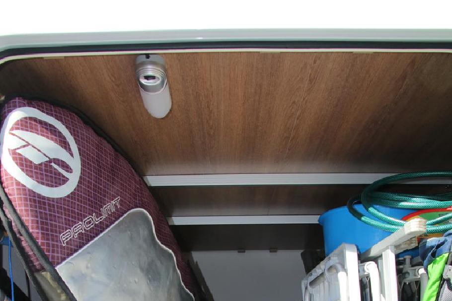Nach dem dritten Umpacken passt die Surfausrüstung ordentlich ins Wohnmobil