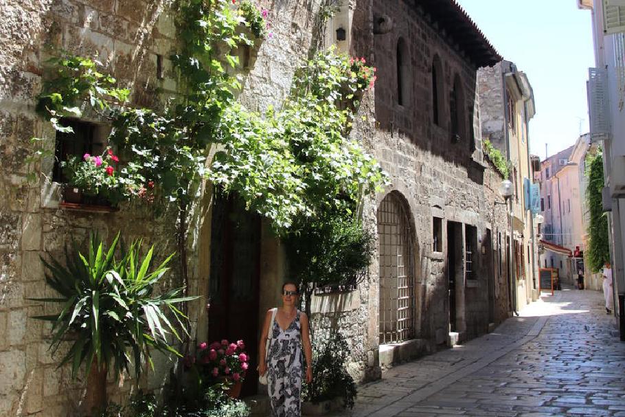 Die Altstadt ist in der Römerzeit entstanden und hat sich stellenweise wenig verändert