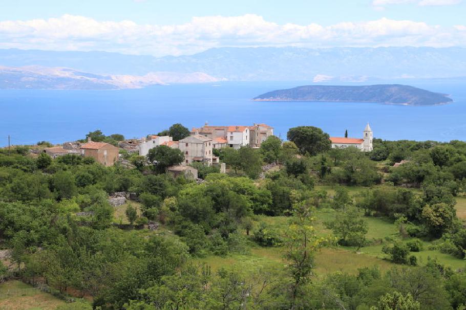 Weiter im Süden ist Cres schön grün