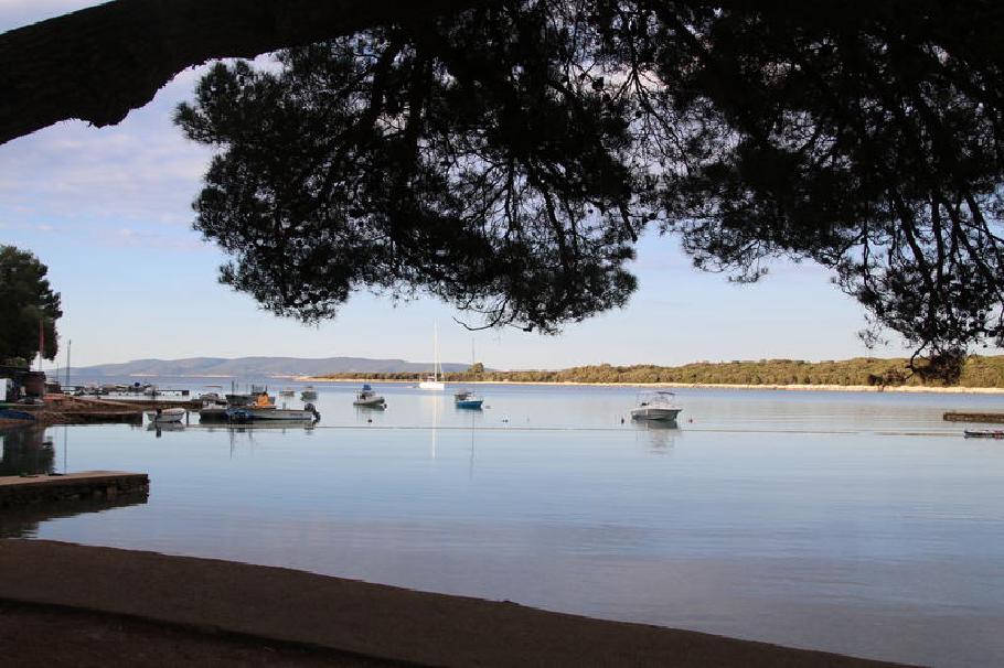 Die Badebucht ist flach und ideal für die Kinder