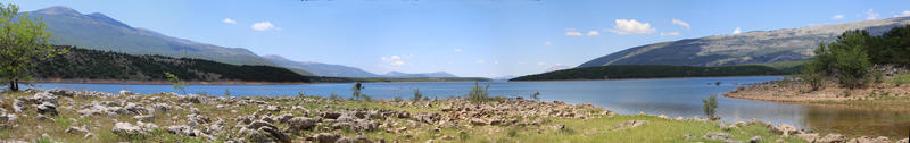 Von unserem Rastplatz aus haben wir einen phantastischen Blick über den See.