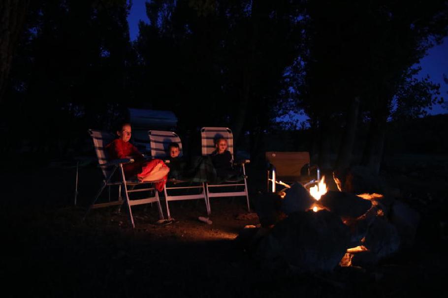 Fehlen nur noch eine Gitarre und Marshmallows.