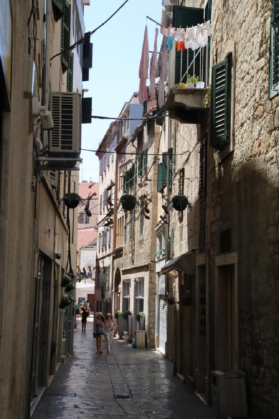 Schmale Gassen laden zum umherschlendern ein.