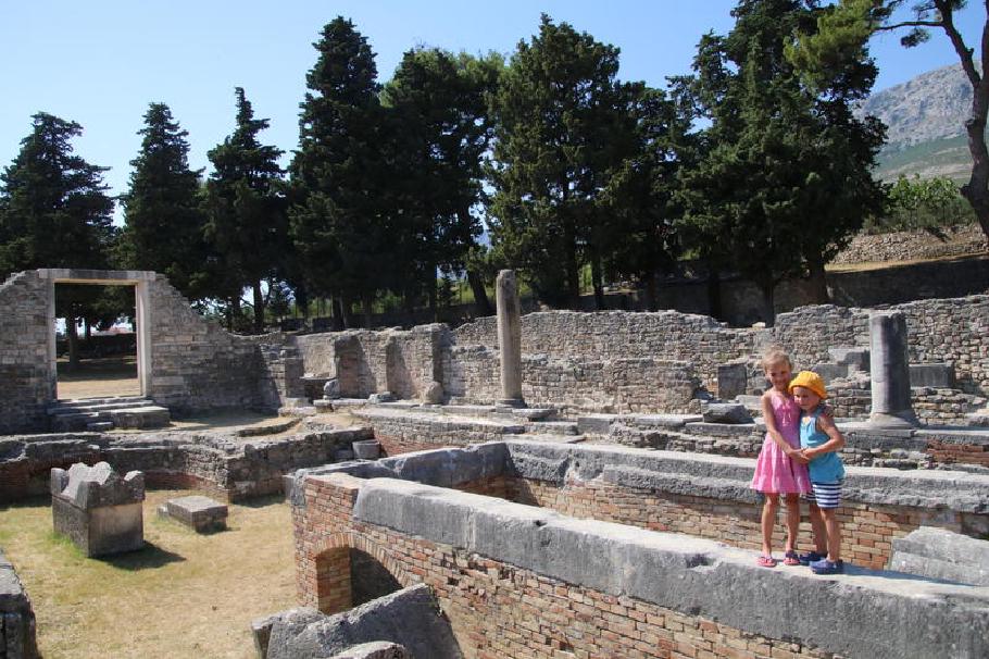 Archäologie zum Anfassen. Eine der beiden Kirchen der ehemaligen Stadt.