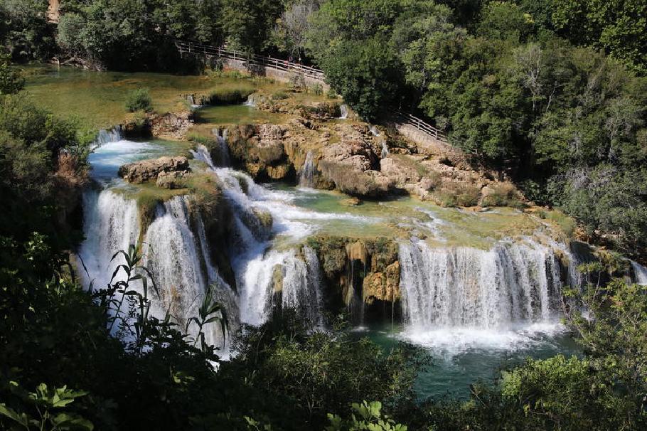 Wir entdecken immer neue Wasserfälle.
