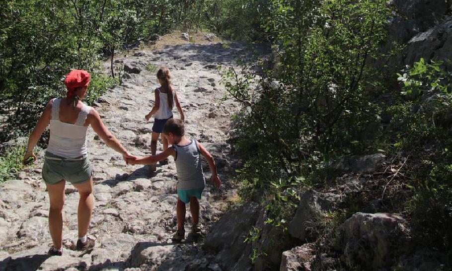 Beim Abstieg müssen wir aufpassen - einige Steine sind recht glatt.