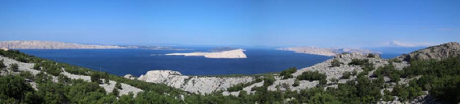 Die Straße bietet ein herrliches Panorama auf die benachbarten Inseln.