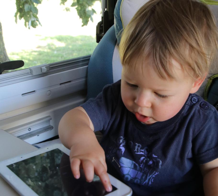 Als wir ankommen ist Mattis etwas quengelig - bis wir etwas Technik auf das Problem werfen.