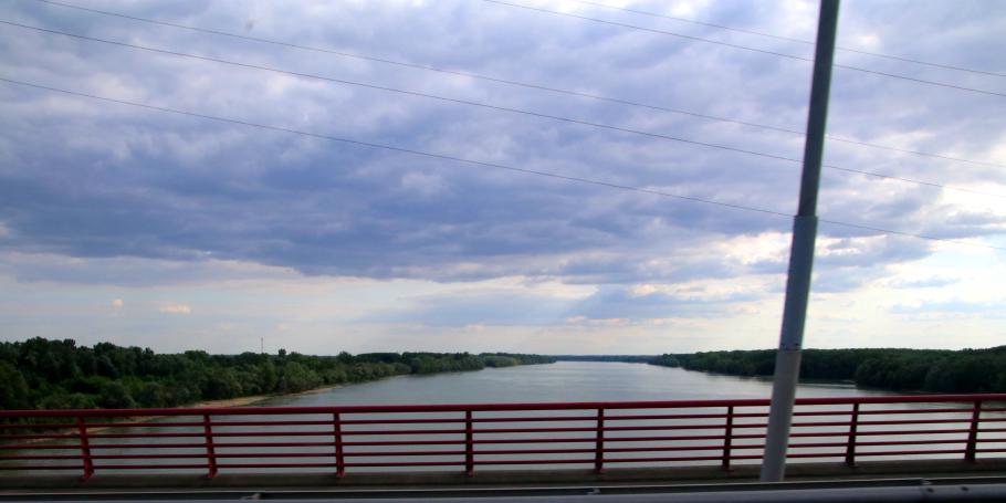 Ein erster Blick auf die Donau (Naja, in Wien haben wir sie mal ganz kurz von Weitem gesehen).