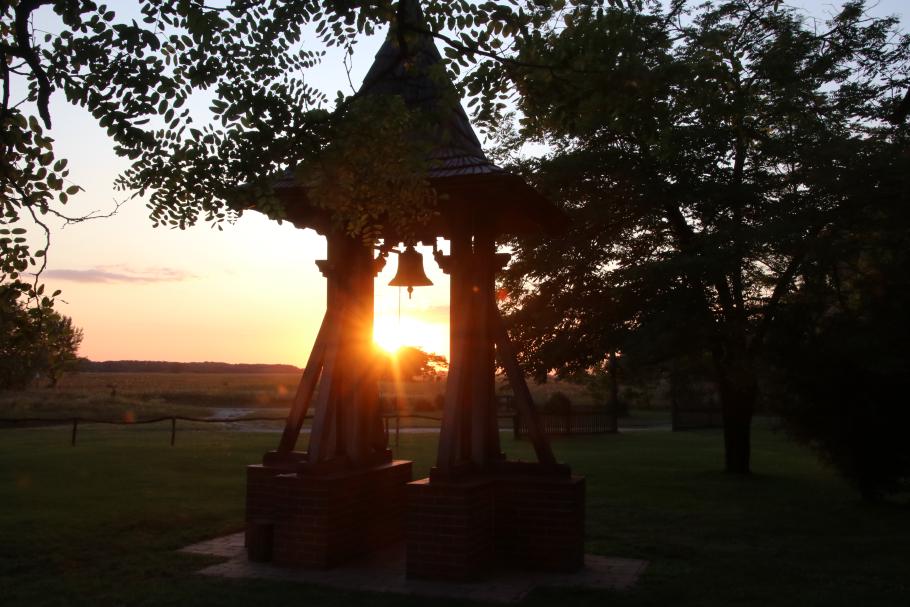 Der Garten am Gasthof ist schön angelegt.