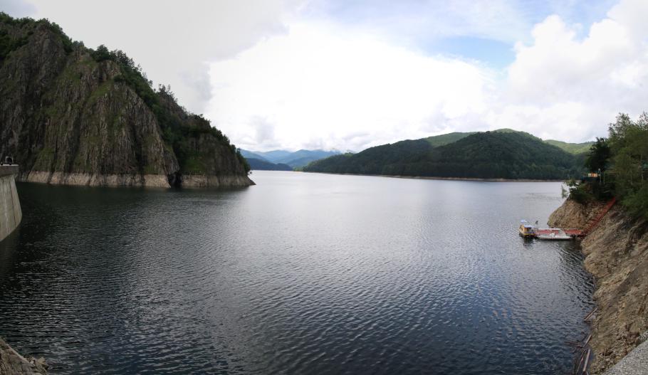 Der Lacul Vidraru ist der größte Stausee Rumäniens.