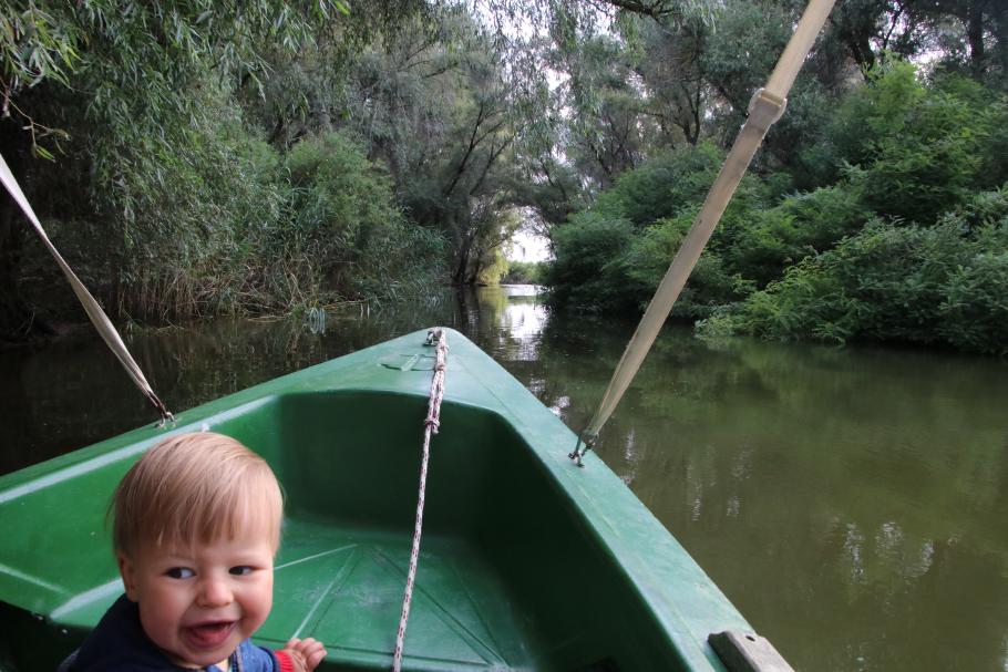 Mattis ist begeistert vom Bootfahren.