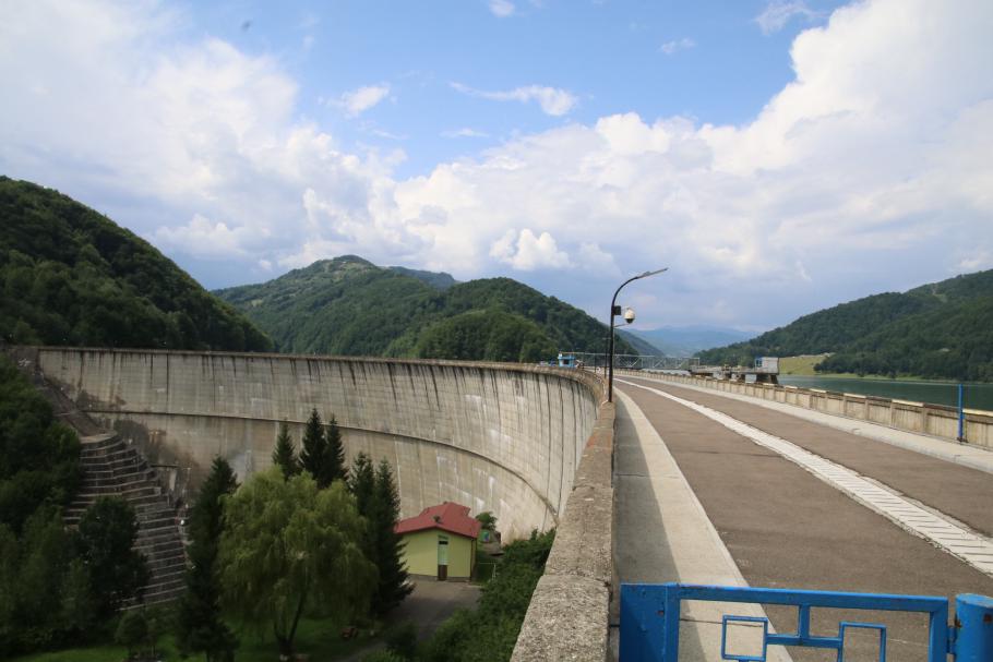 Staumauer des Paltinu-Stausees.