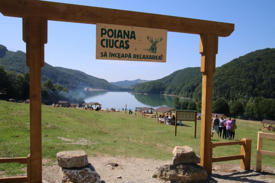 Eingang zur gepflegten Badewiese.