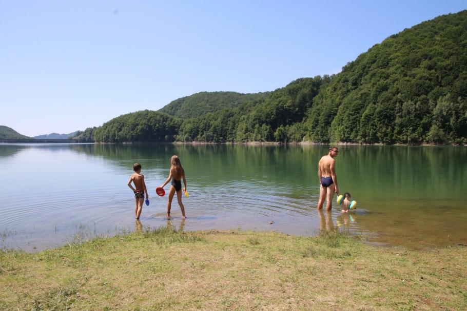 Am Vormittag ist außer uns noch niemand im Wasser.