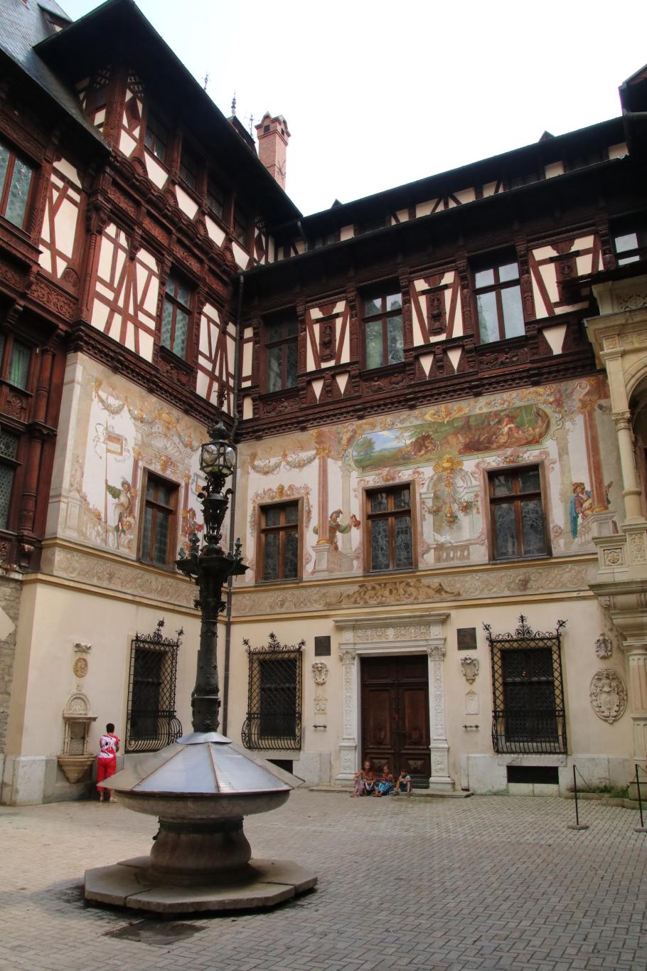 Auch im Schlosshof sieht es toll aus.