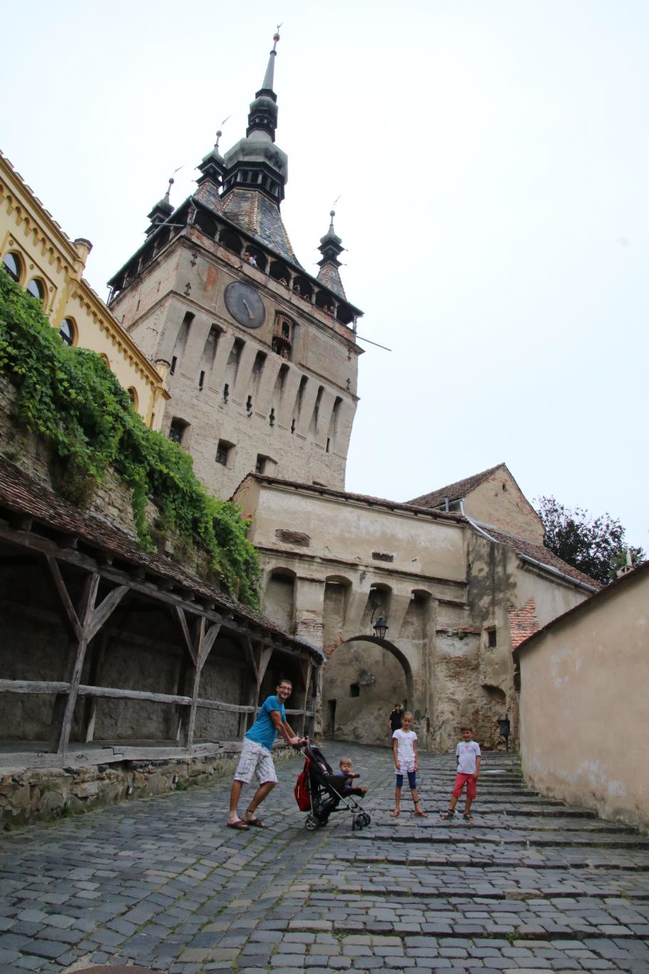 Es geht ganz schön bergauf. Für den Einen ist es Plackerei, für den Anderen eine Stadtrundfahrt.