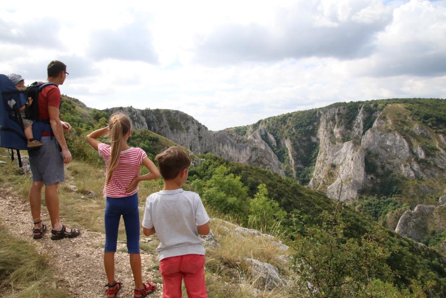 Der Aufstieg dauert eine weitere Stunde. Von 250 Metern Höhe blicken wir hinab in die Schlucht.