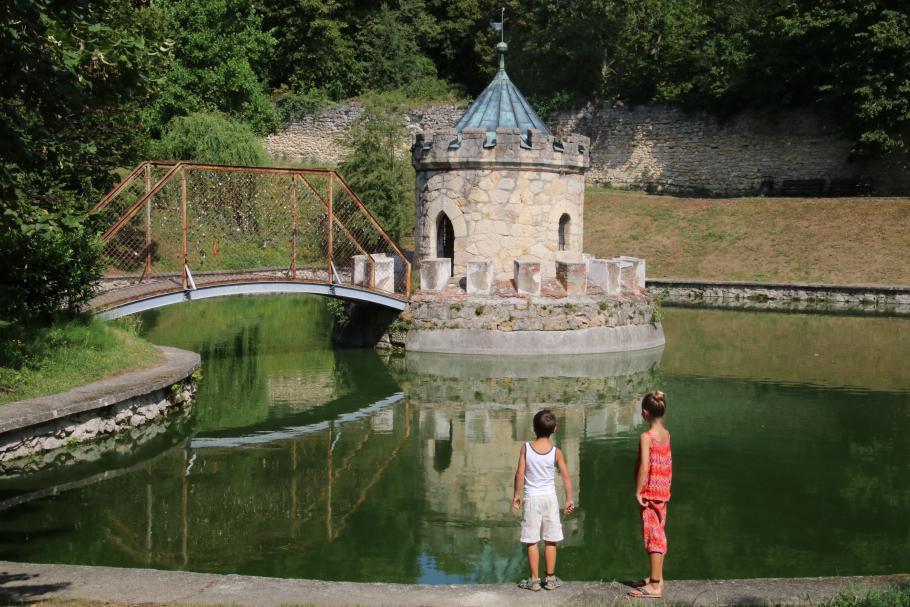 Mini-Burg auf dem Schlossteich.
