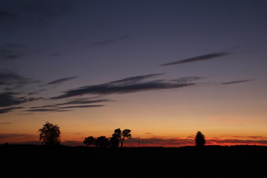 In der Dämmerung fahren wir noch ein Stück.