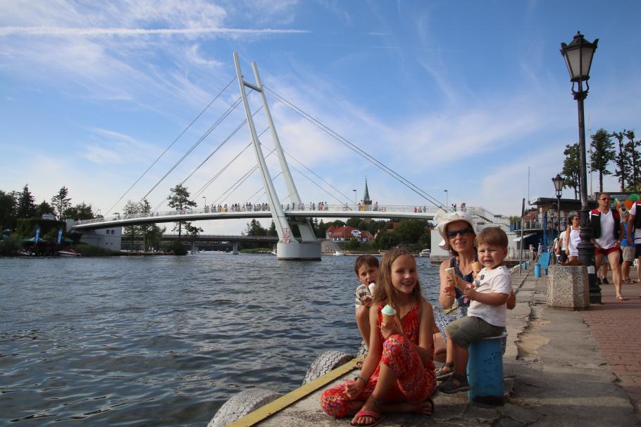 Im Hafen von Mikolajki gibt es erst einmal ein Eis.