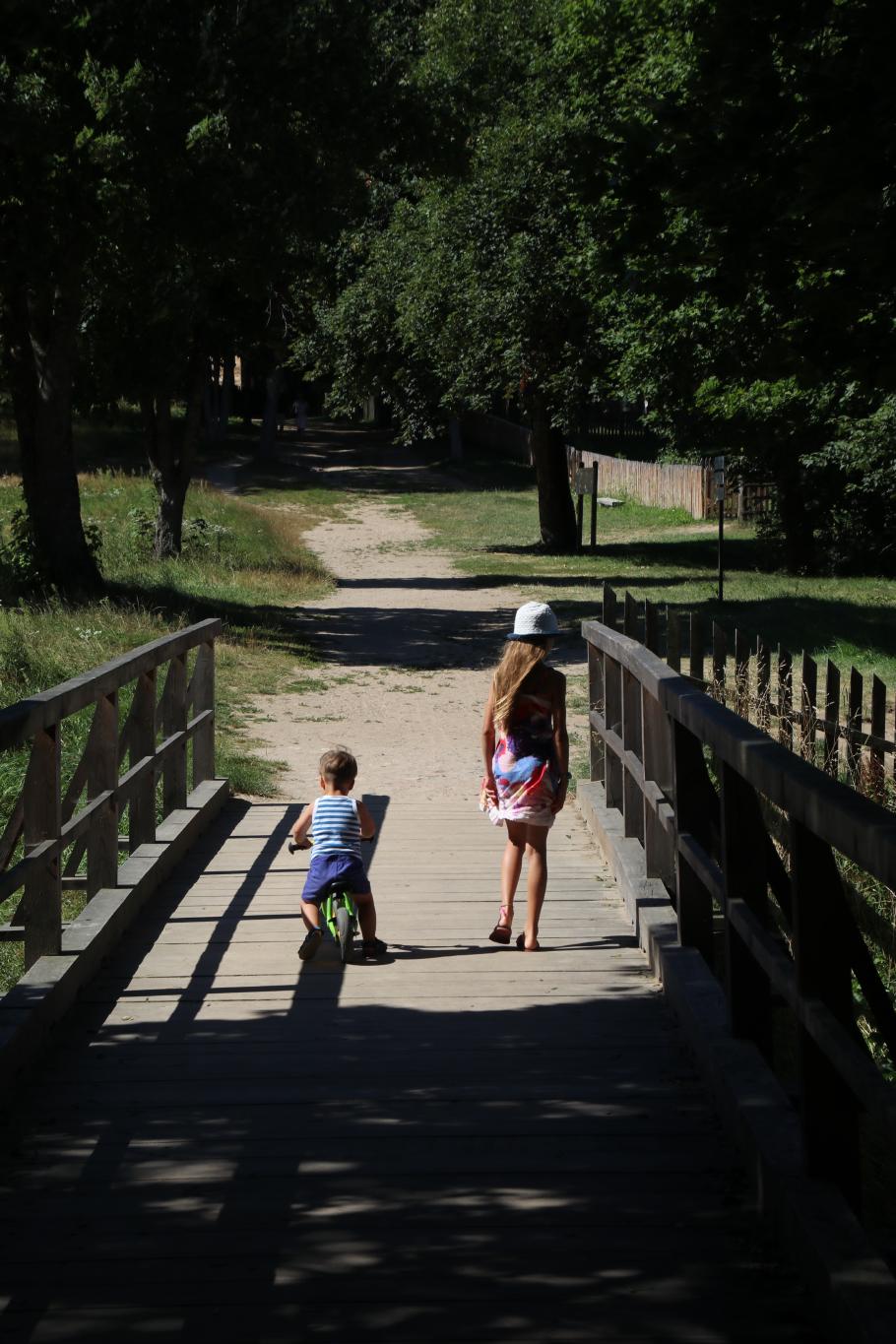 Wir starten unsere Tour durch das große Freilichtmuseum.