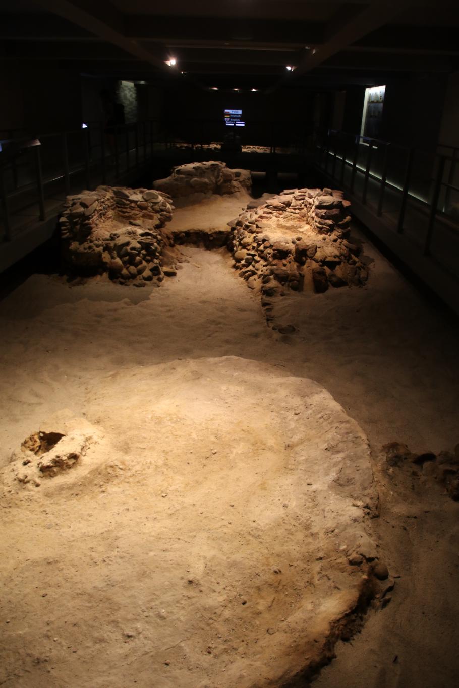 Einige hier Begrabene sind schon lange vor dem Bau verstorben.