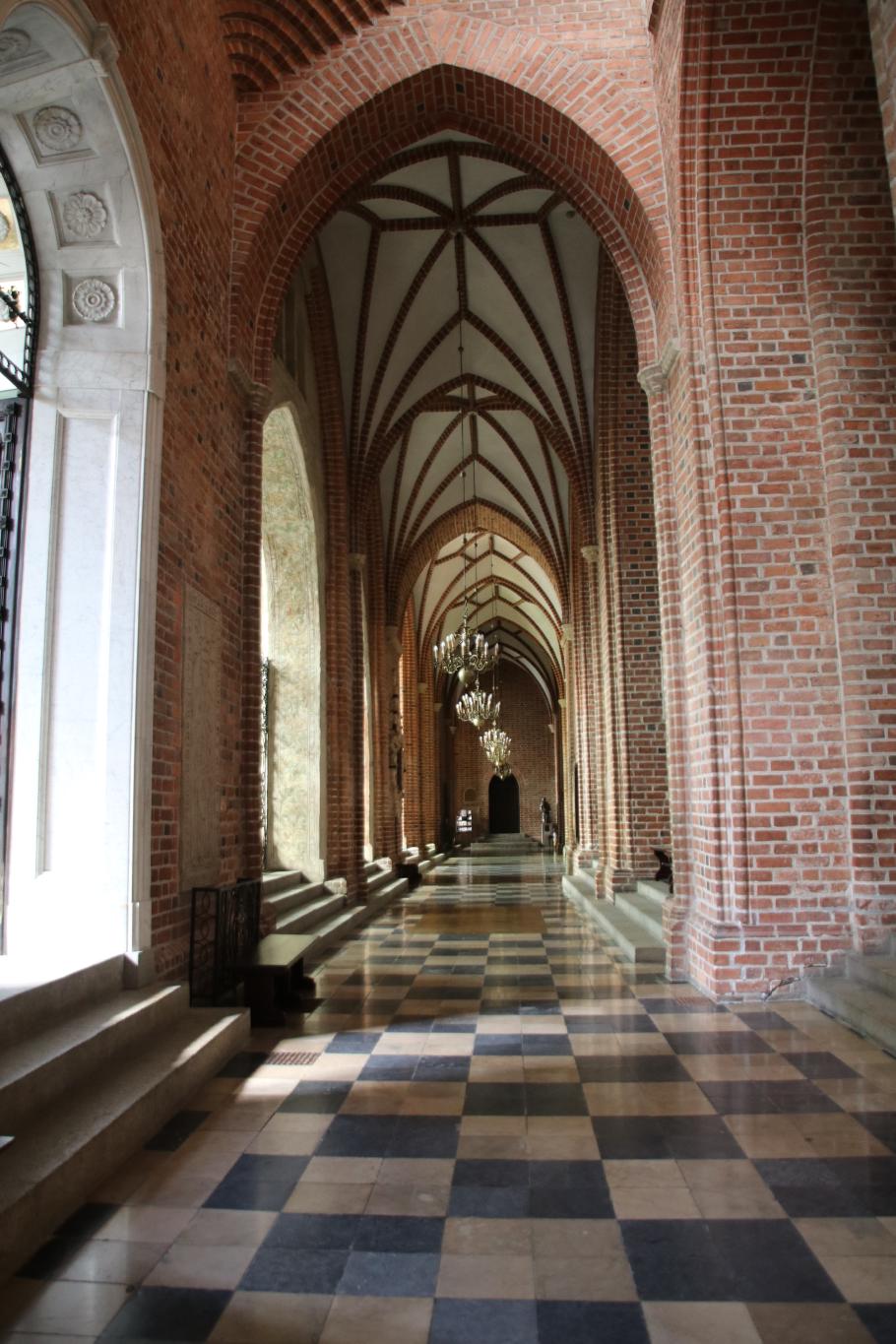 Prunkvolle Gewölbegänge.