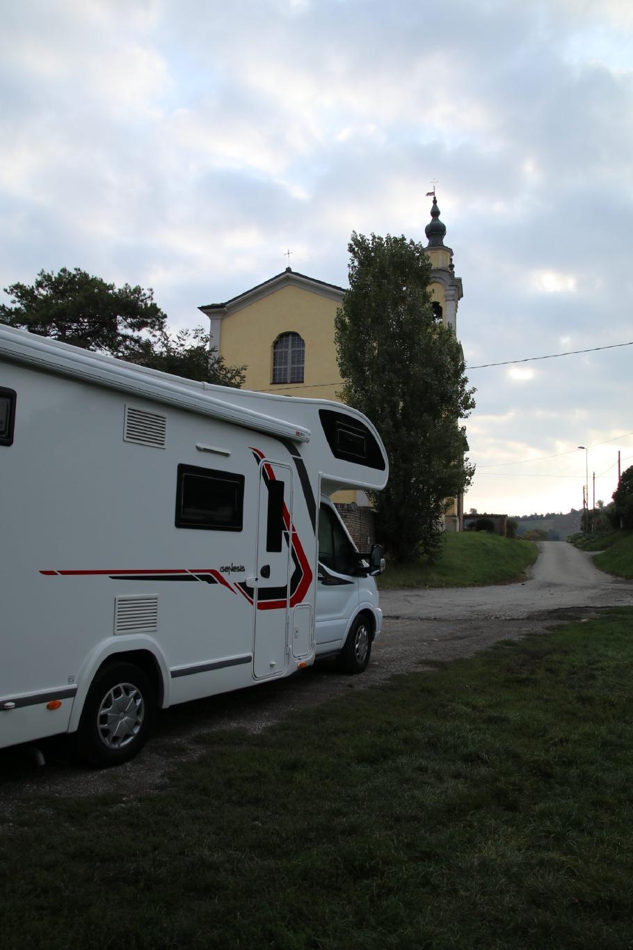 Die Sonne weckt uns, ansonsten ist es sehr ruhig hier.