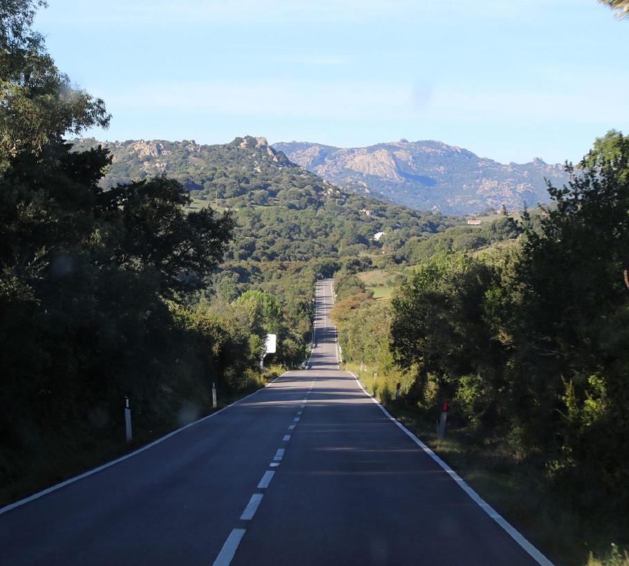 So ein gerades Stück Straße ist hier eher die Ausnahme.