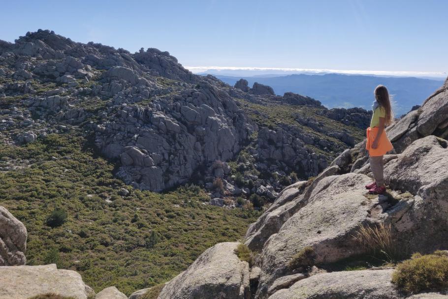 Im Sonnenschein wird uns schnell warm.