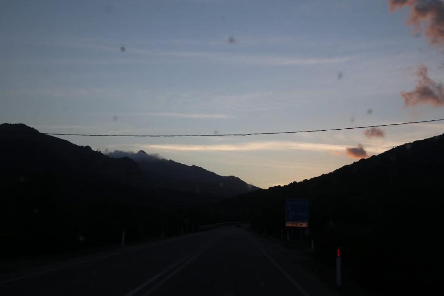 Bald wird es uns zu dunkel zum Weiterfahren.