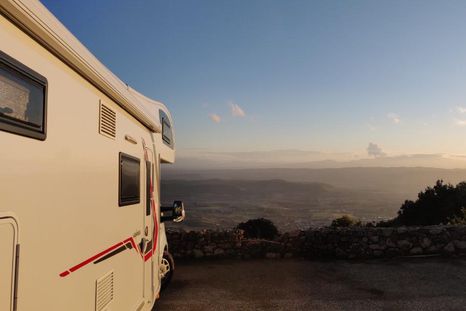 Aussicht von oben auf das Land.
