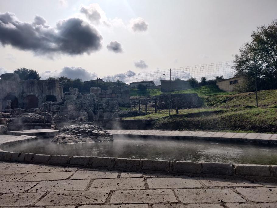 Das Wasser hat hier noch fast 60 Grad.