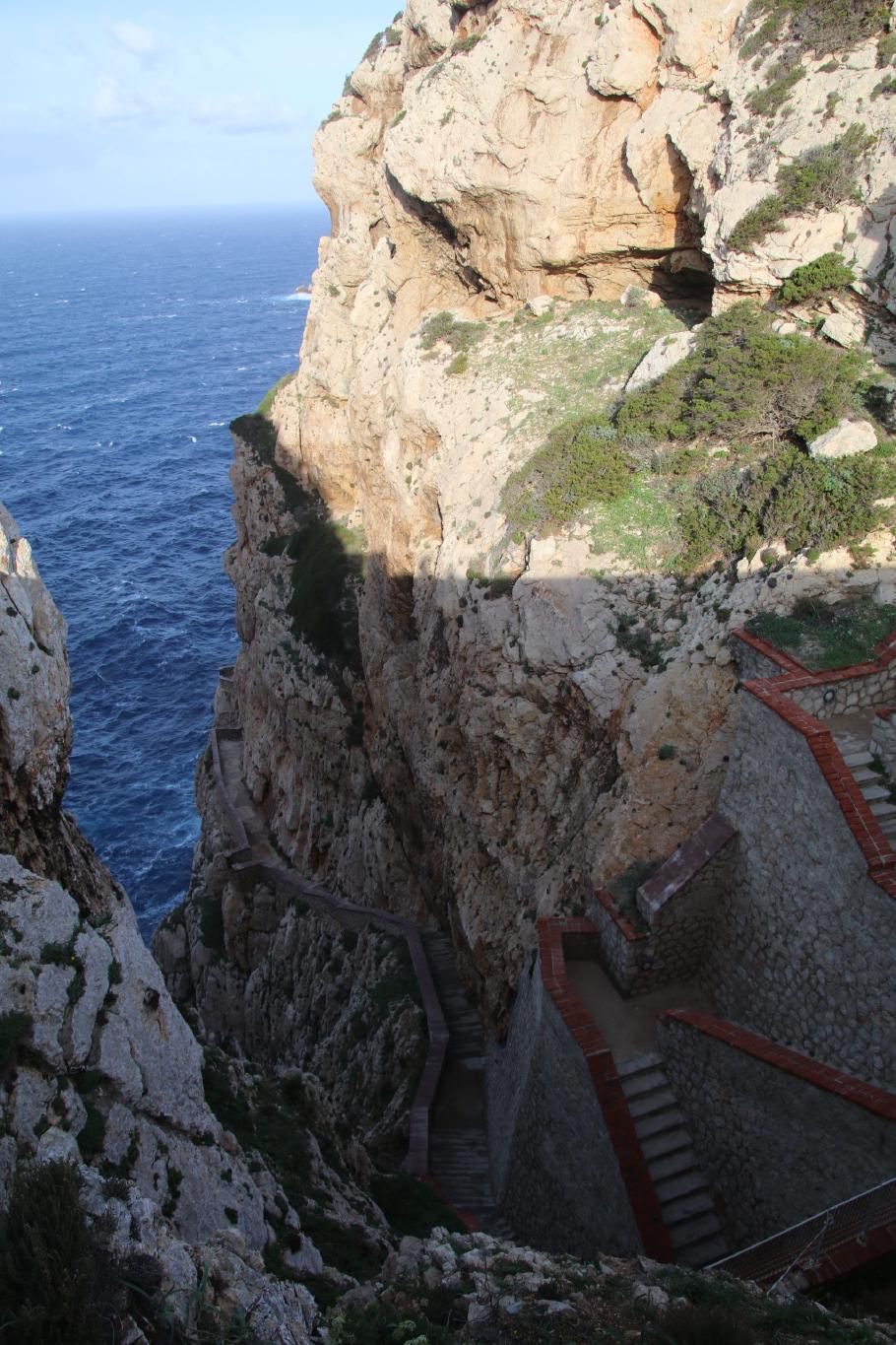 Eigentlich wollten wir heute dort hinab in eine Grotte steigen.