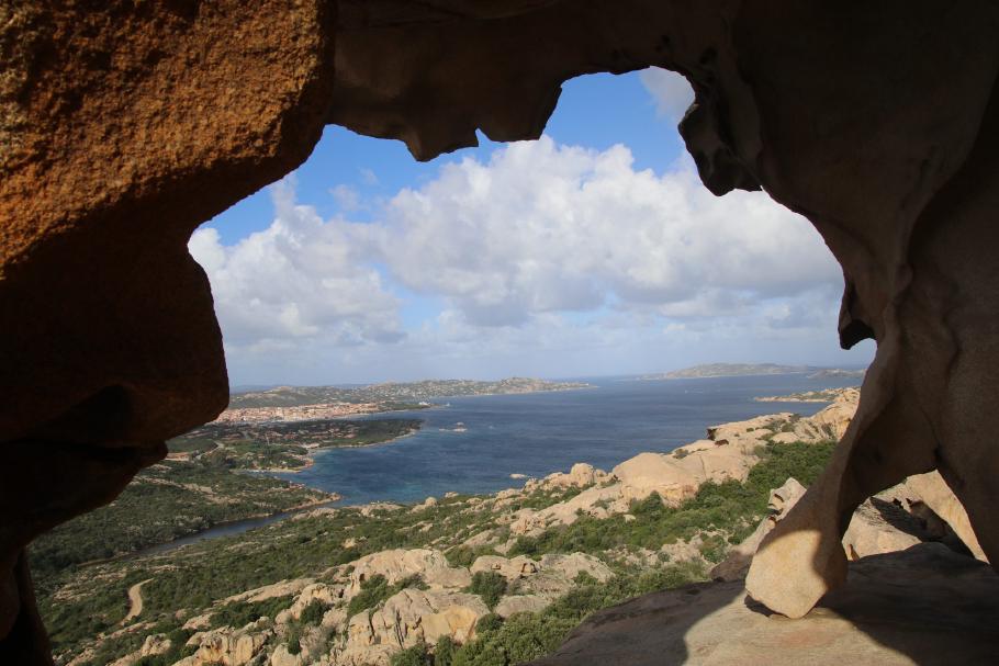 Blick unter dem „Bären“ hindurch.