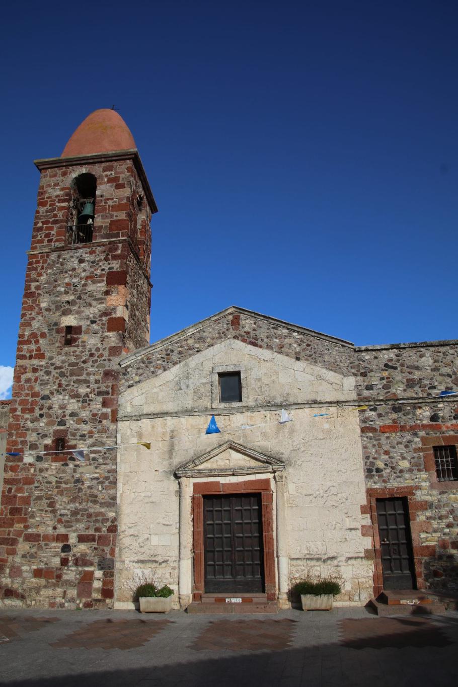 Hübsche Kirche in Perfugas.