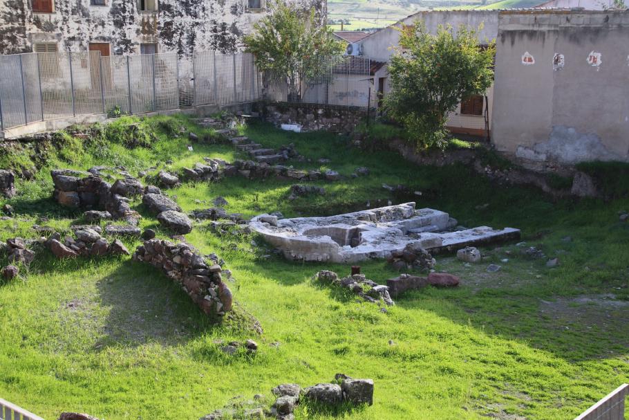 Auch hier gibt es ein Brunnen-Heligtum, welches aber gerade geschlossen ist.