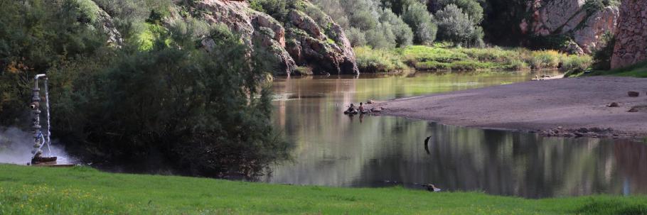 Annabell und Felix sind gar nicht mehr aus dem Wasser zu bekommen.