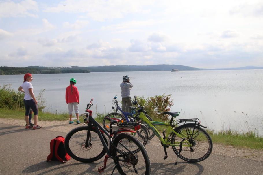 Erster Stopp auf der mittleren Staumauer.