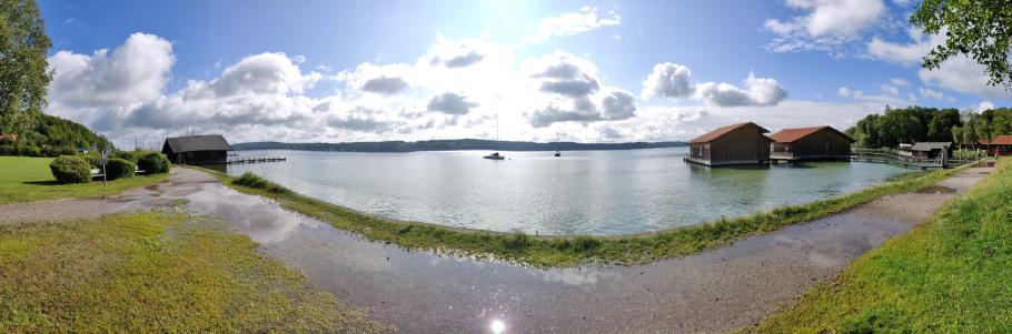 Dieses tolle Panorama bietet sich uns unten am See.