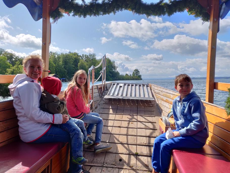 Bis zur Roseninsel ist es nur einen Steinwurf weit.