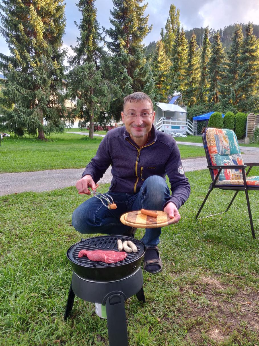 Zum Abendbrot darf ich mein neues Spielzeug ausprobieren.