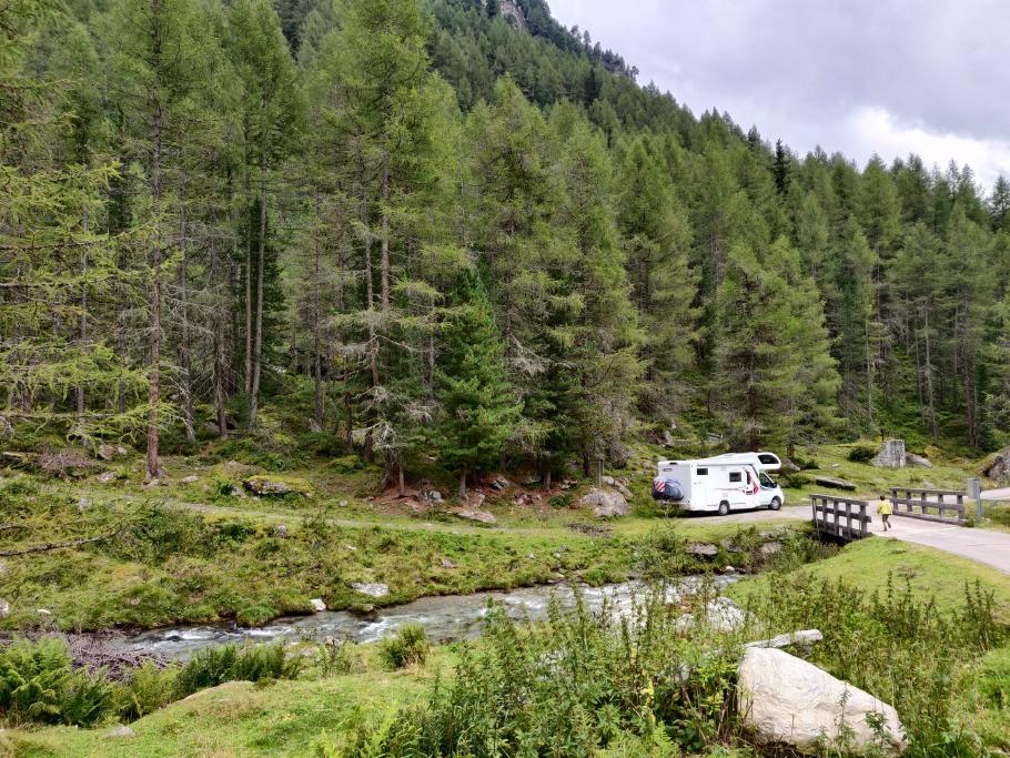 Das Wohnmobil steht noch, wir haben auch kein Knöllchen bekommen.